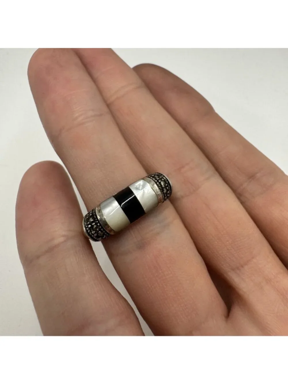 Sterling Silver 925 Black Onyx & Mother of Pearl Statement Ring Size 7.75